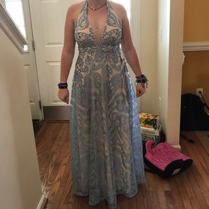 gorgeous halter top formal/prom dress size 9